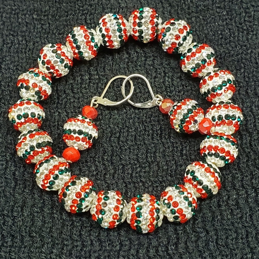 Bracelet plus earrings